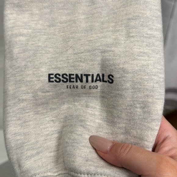 essentials fear of god sweatshirt - Picture 3 of 3